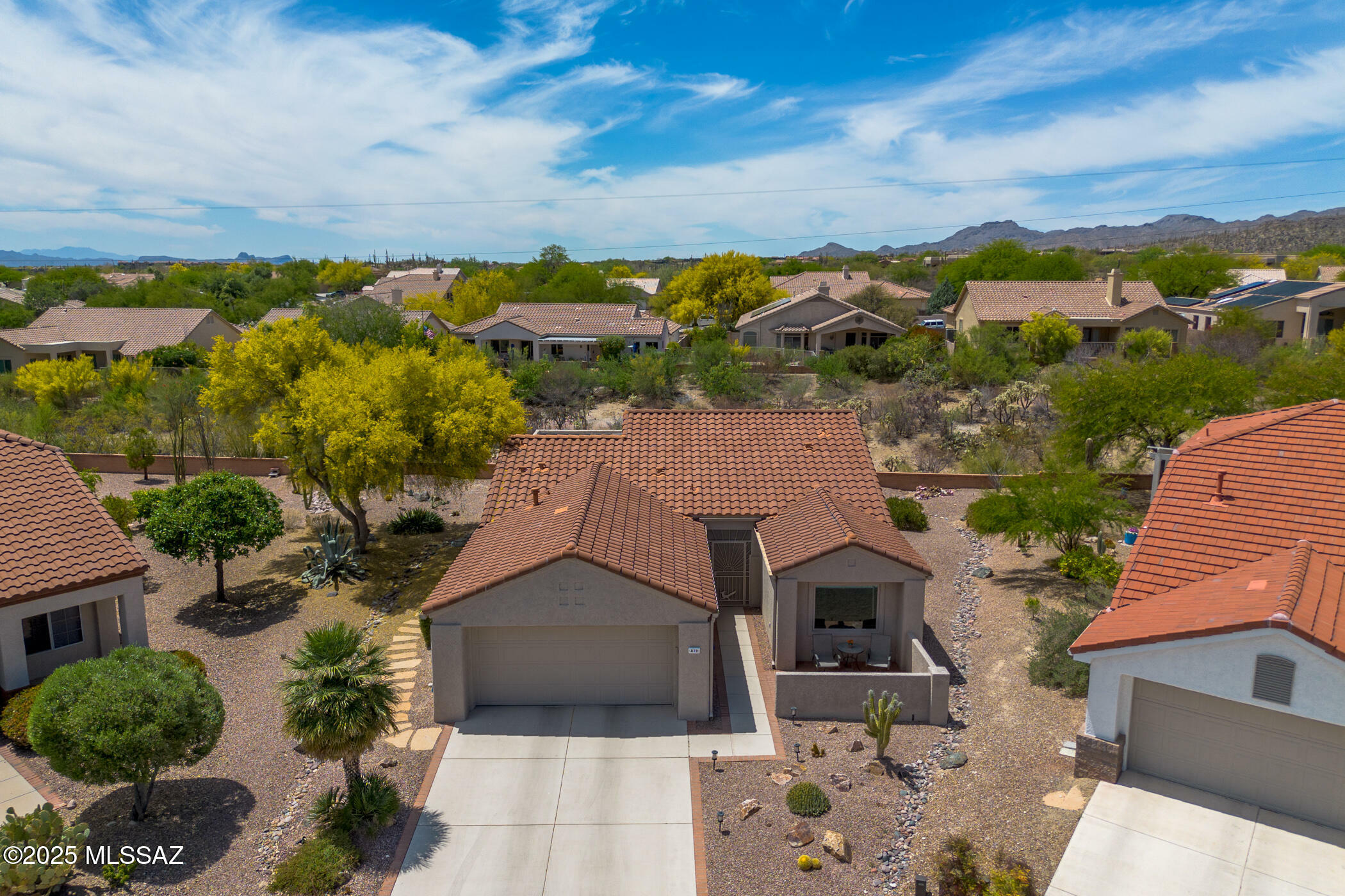 Property Photo: 879 E Willow Bend Place AZ 85755