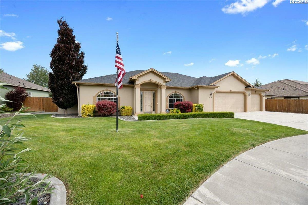 Property Photo: 1472 Chardonnay Dr WA 99352
