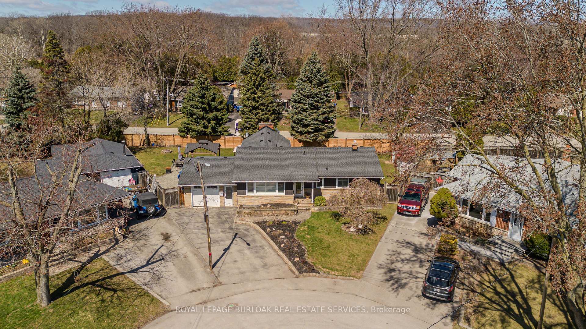 Property Photo: 1100 Dovercourt Avenue ON L7T 3C5