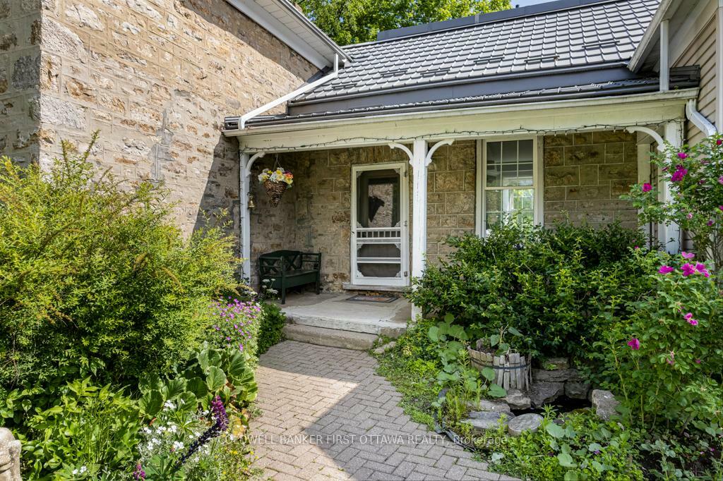 Photo de la propriété:  28 South Street  ON K7H 2G1 