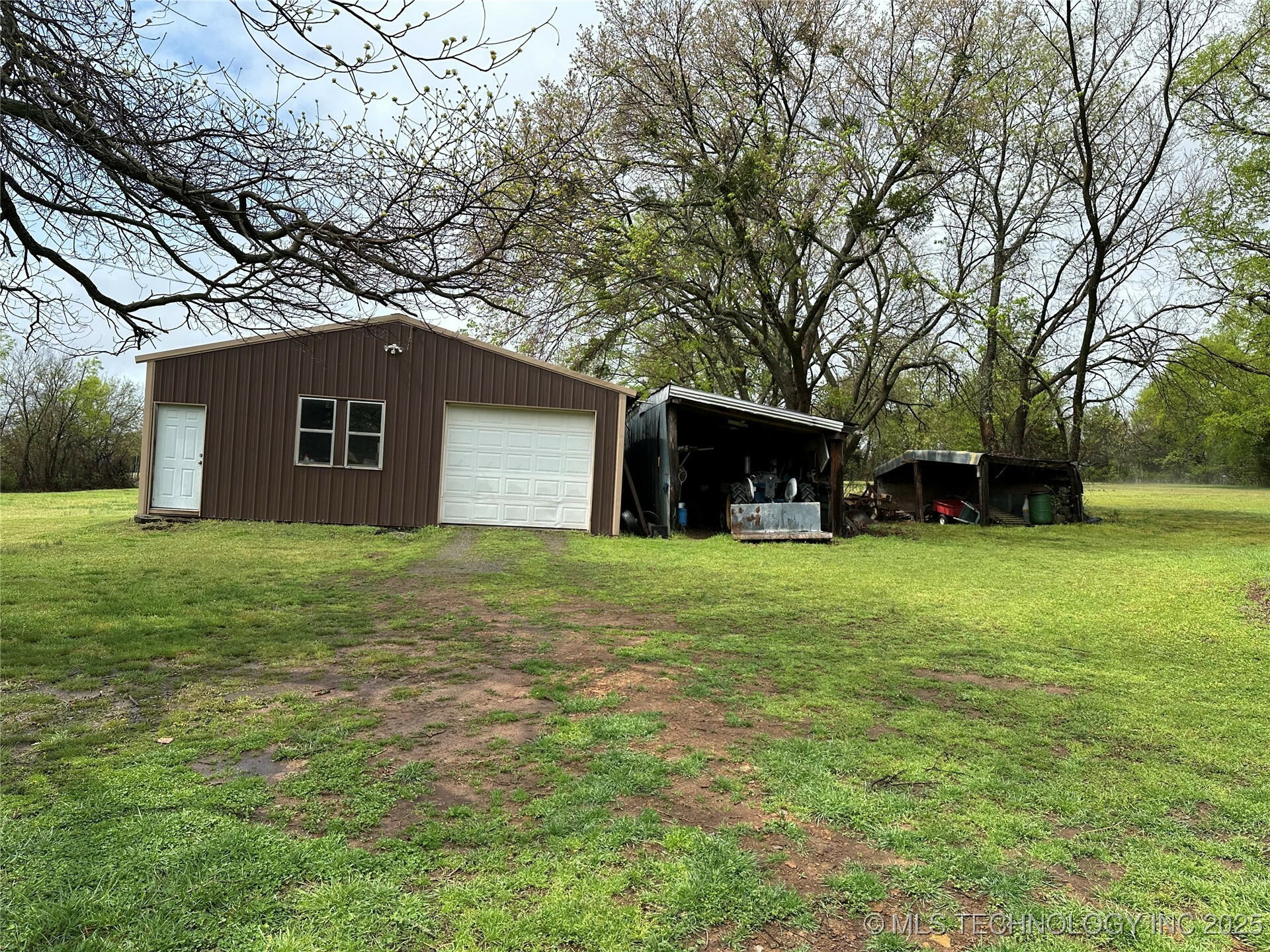 Property Photo: 10348 W 805 Road OK 74434