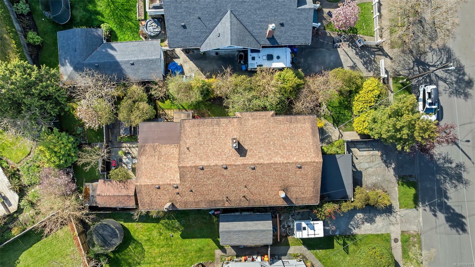 Property Photo: 1433/1435 Grant St BC V8R 1M4