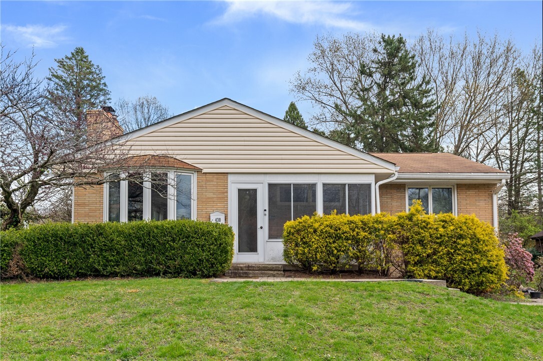 Property Photo:  430 Colonial Dr  PA 15146 