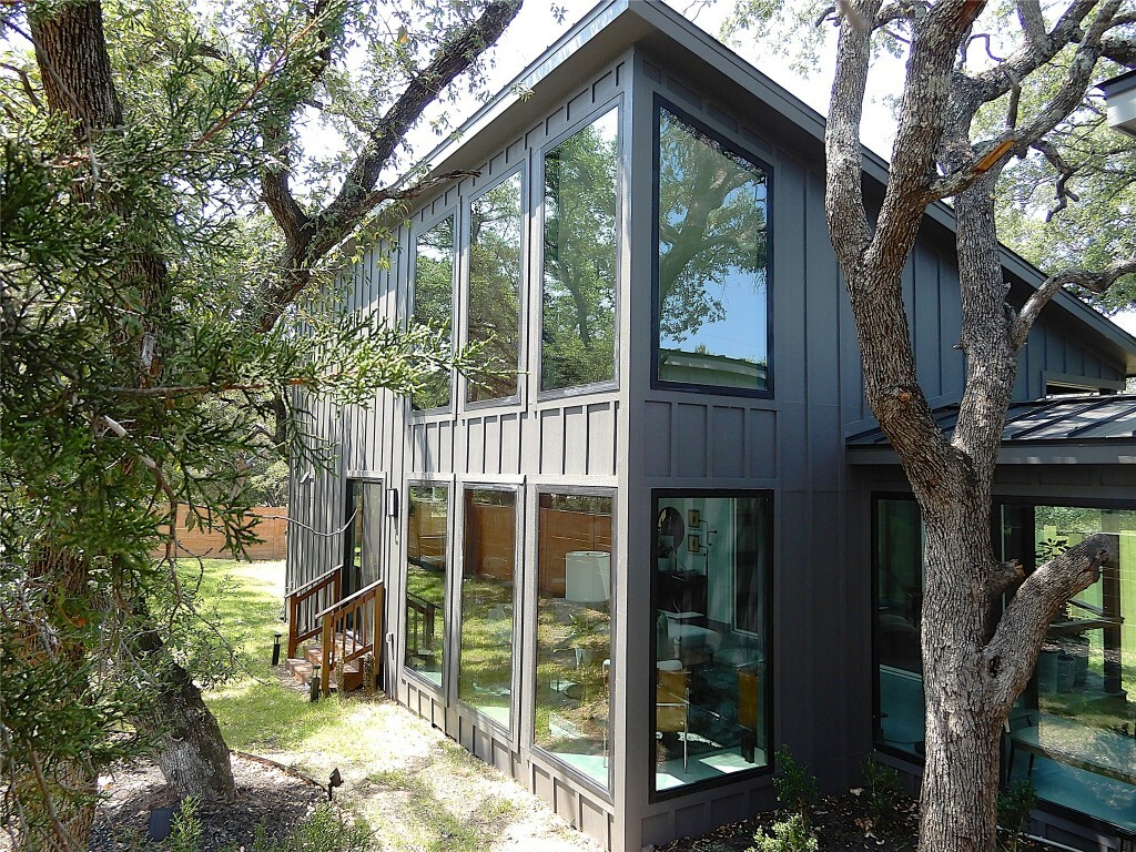 Property Photo: 5908 Lakeside Trail TX 78734