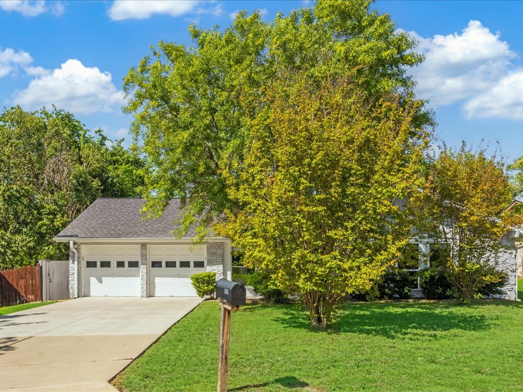 Property Photo: 7302 Meadowood Drive Drive TX 78723