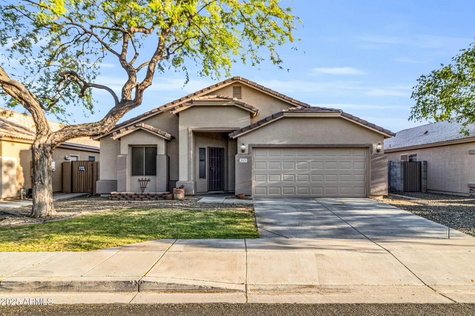 Property Photo: 2021 E Caldwell Street AZ 85042