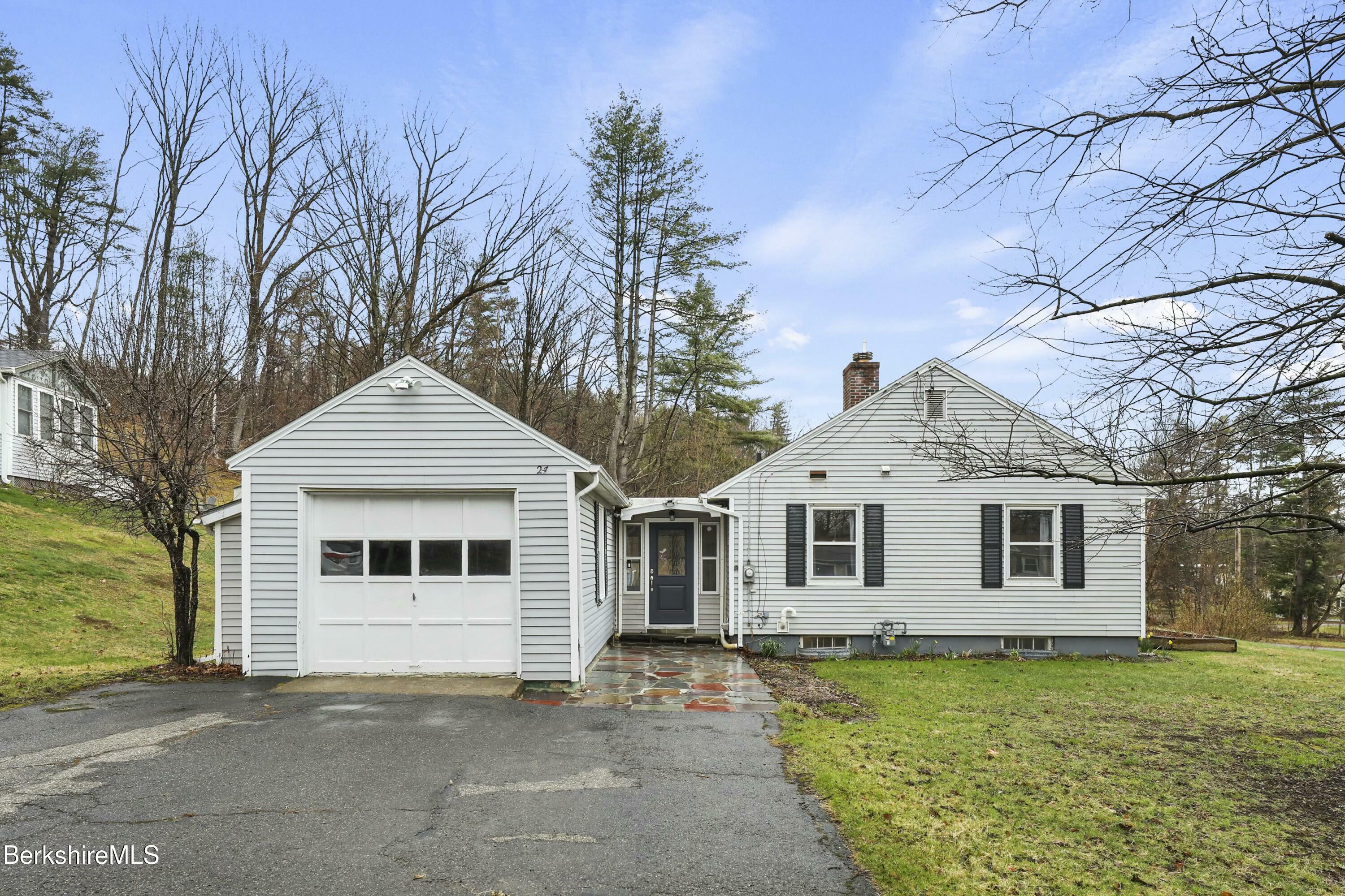 24 Henderson Rd  Williamstown MA 01267 photo
