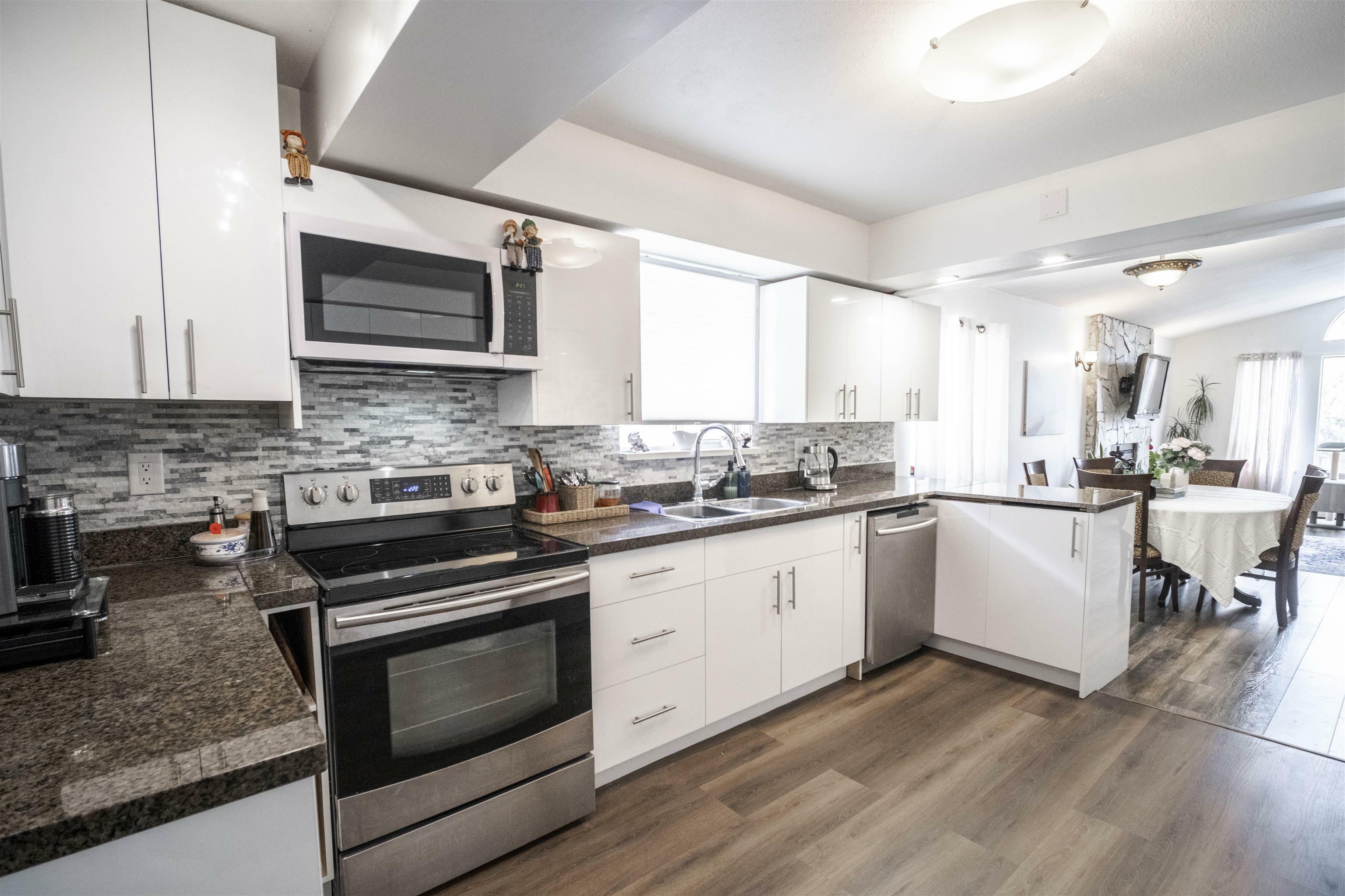 Property Photo: 1709 Tatlow Avenue BC V7P 3A1