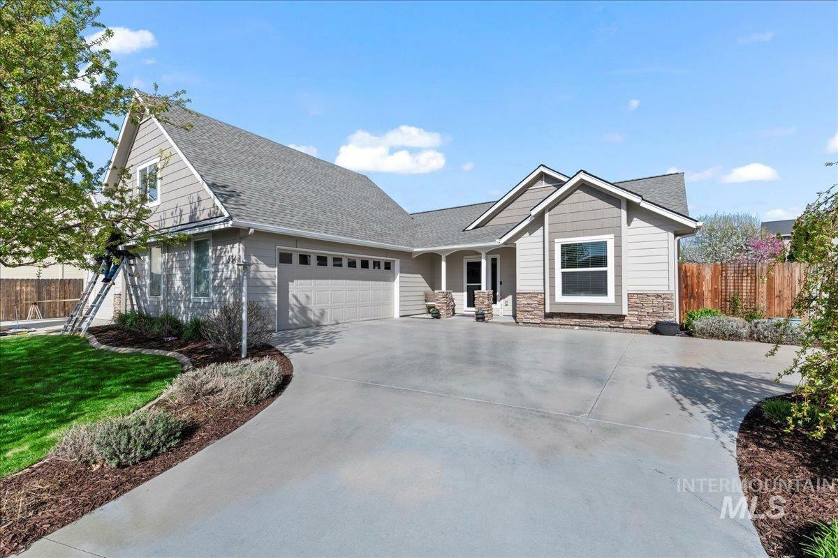 Property Photo: 534 S Black Oak ID 83634