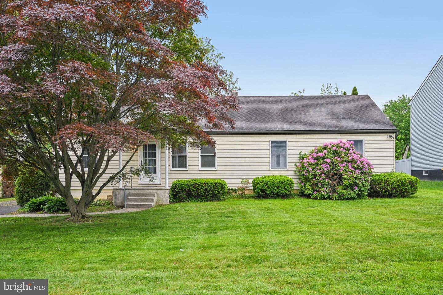Property Photo: 425 Arbutus Avenue PA 19044