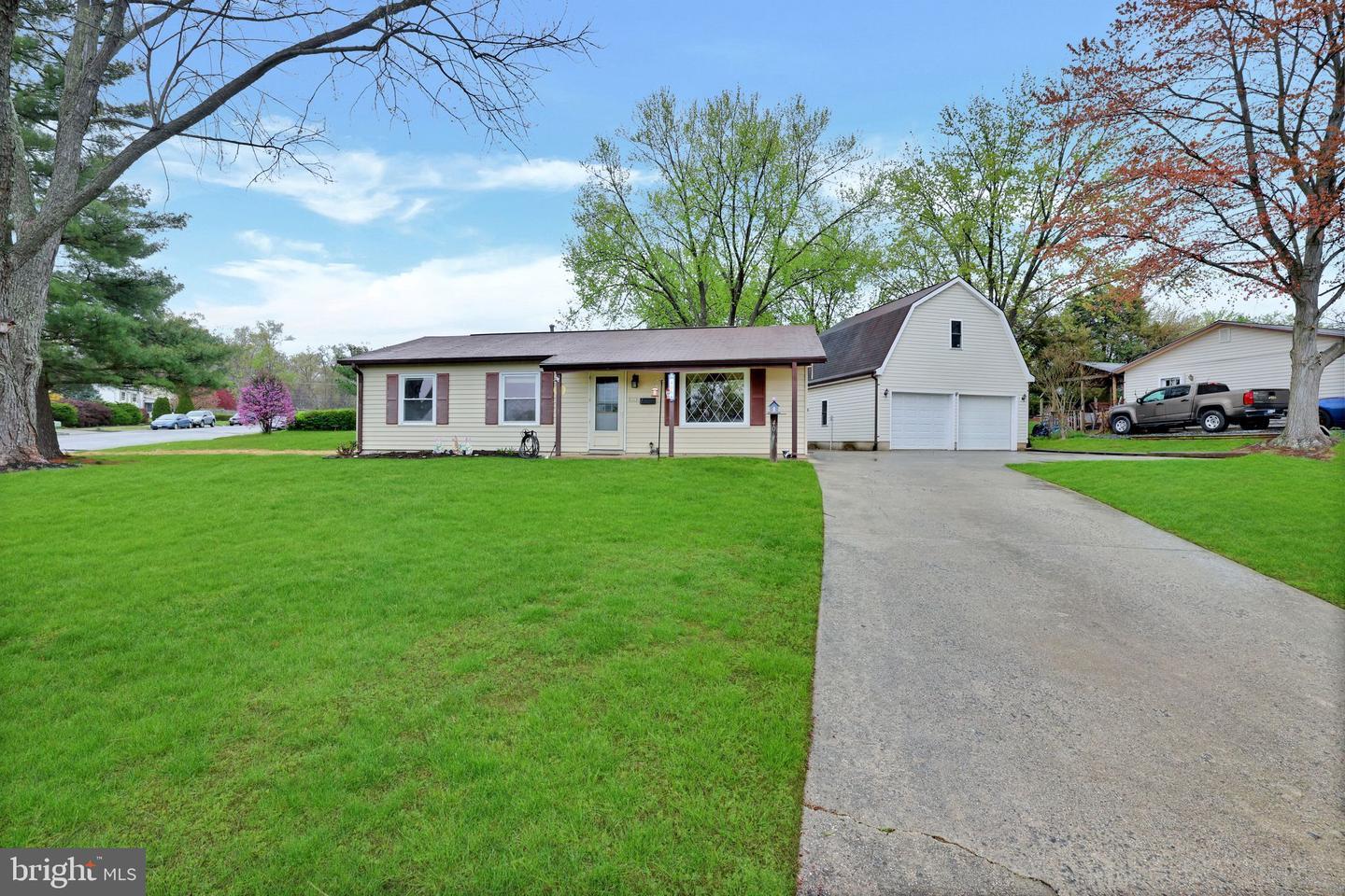 Property Photo:  406 W Beech Road  VA 20164 