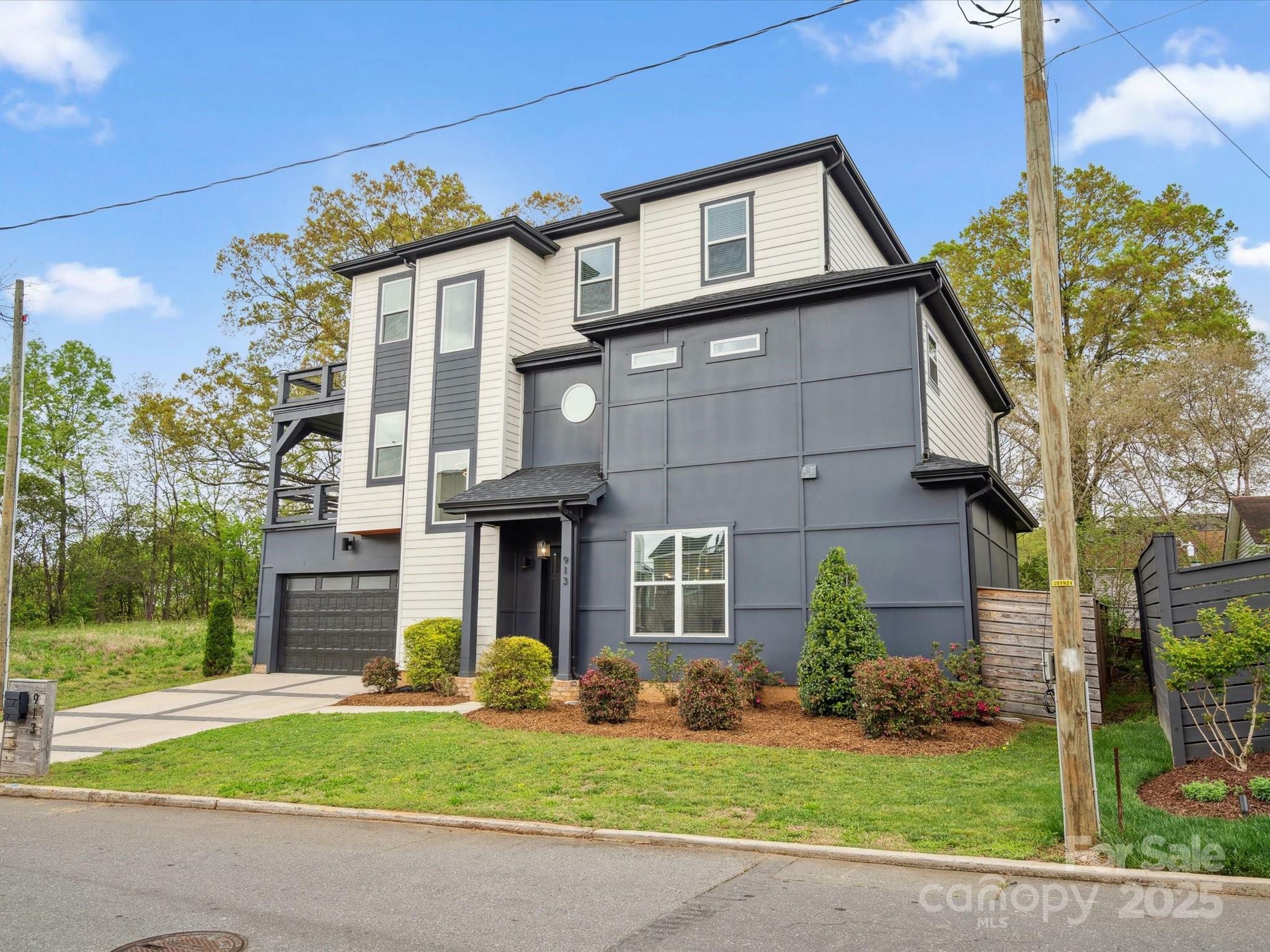 Property Photo: 913 Van Every Street NC 28205