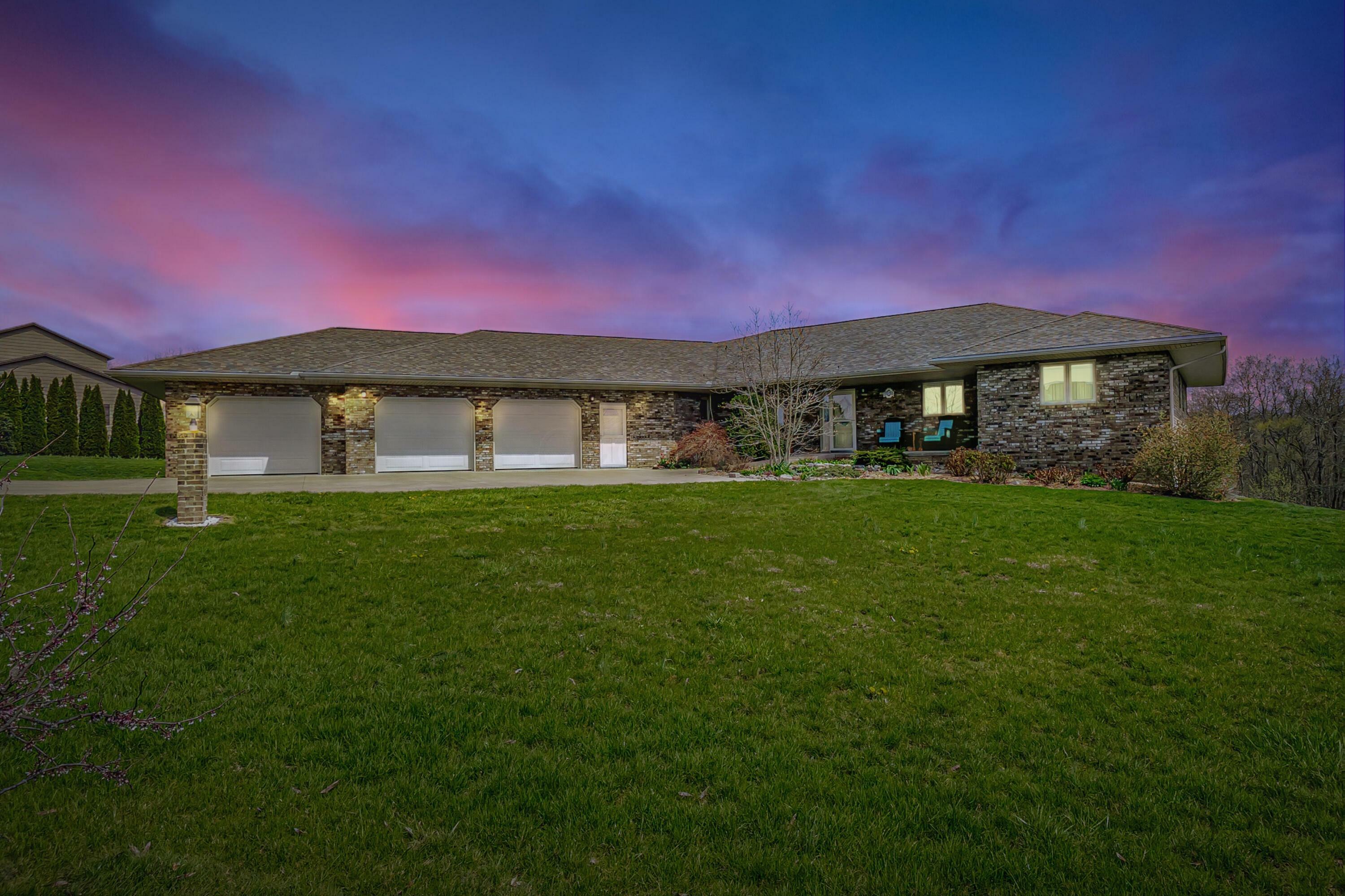 Property Photo: 6845 Heritage Run Drive OH 43701