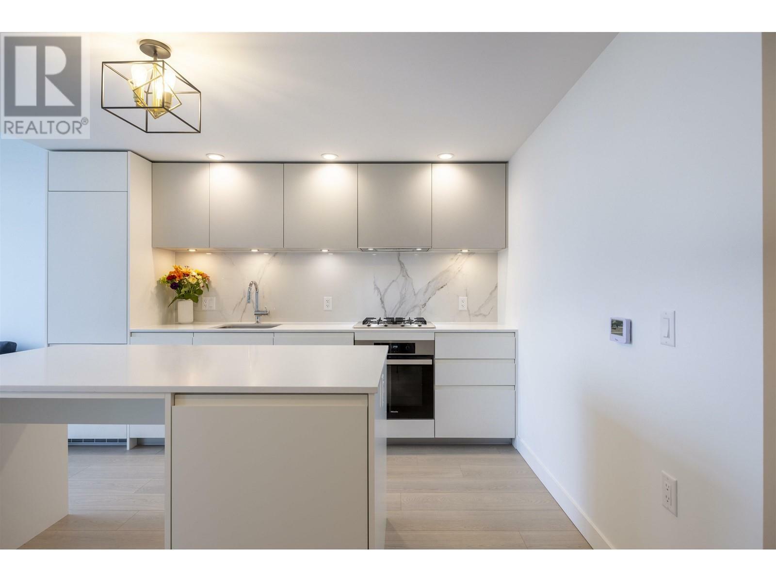 Property Photo: 6537 Telford Avenue 3408 BC V5H 0K9