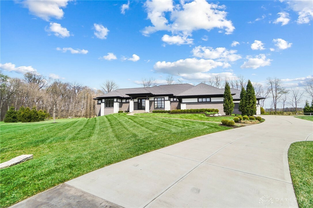 Property Photo: 266 Fox Meadow Court OH 45385