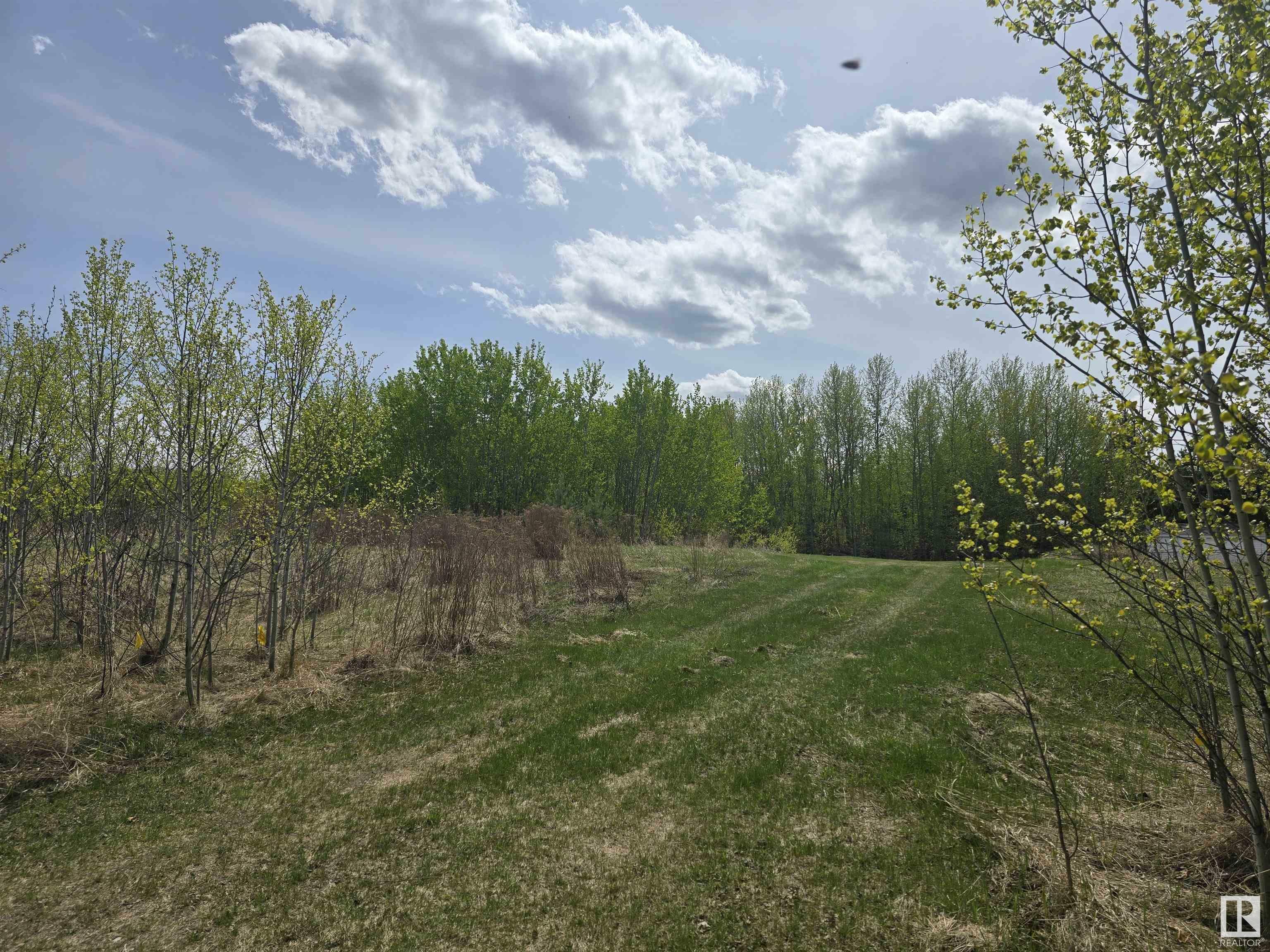 Property Photo:  488 Lakeside Drive  AB T7Z 2T7 