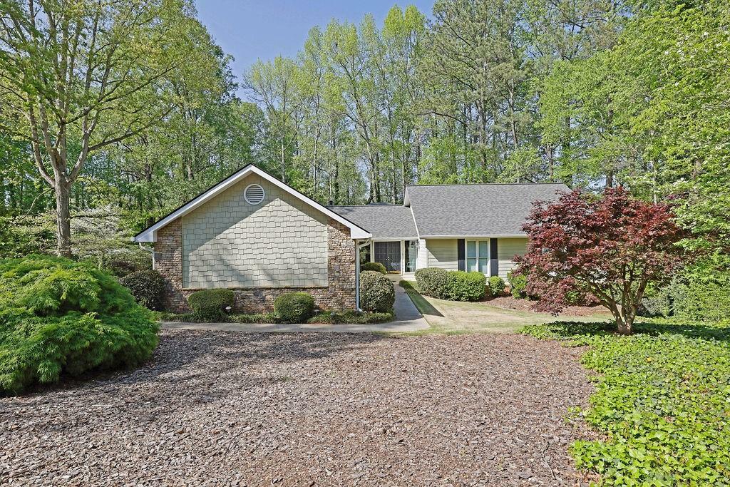 Property Photo: 115 Beechwood Trail GA 30075