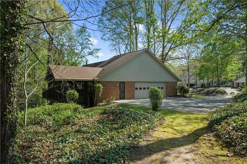 Property Photo: 11815 Mountain Laurel Drive GA 30075