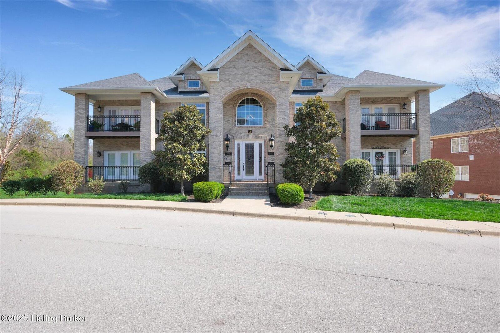 Property Photo:  15305 Royal Troon Ave  KY 40245 