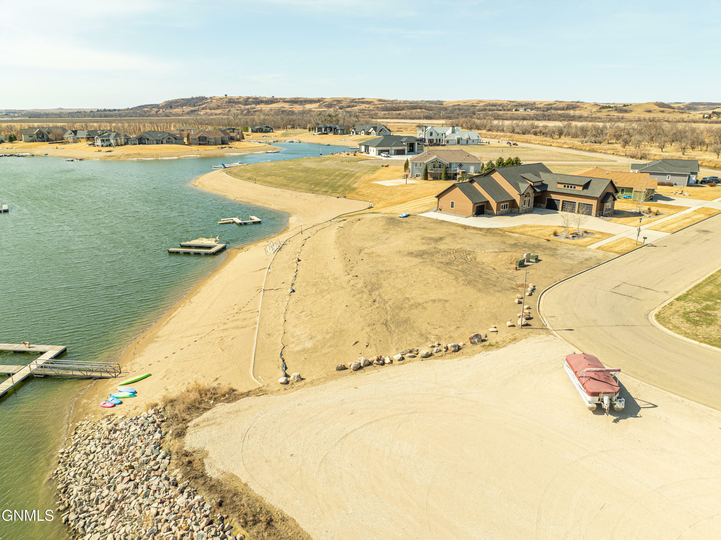 Property Photo: 3804 Lakewood Drive SE ND 58554