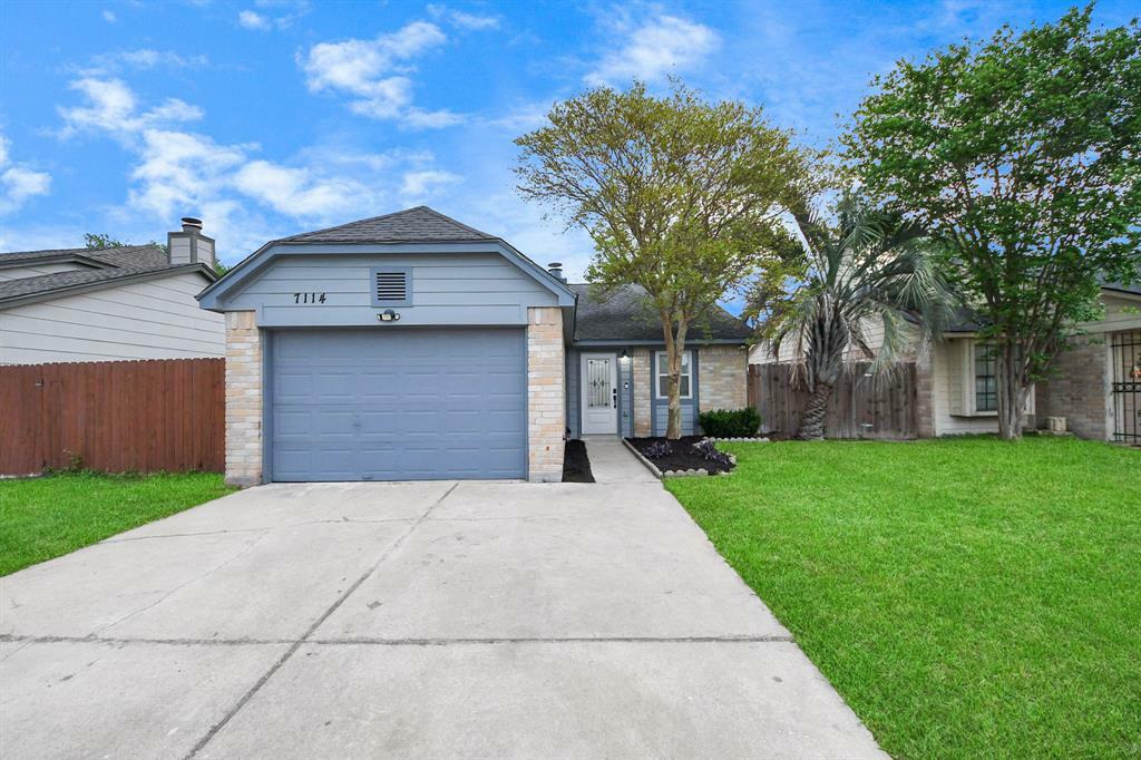 Property Photo: 7114 Goldendale Court TX 77433
