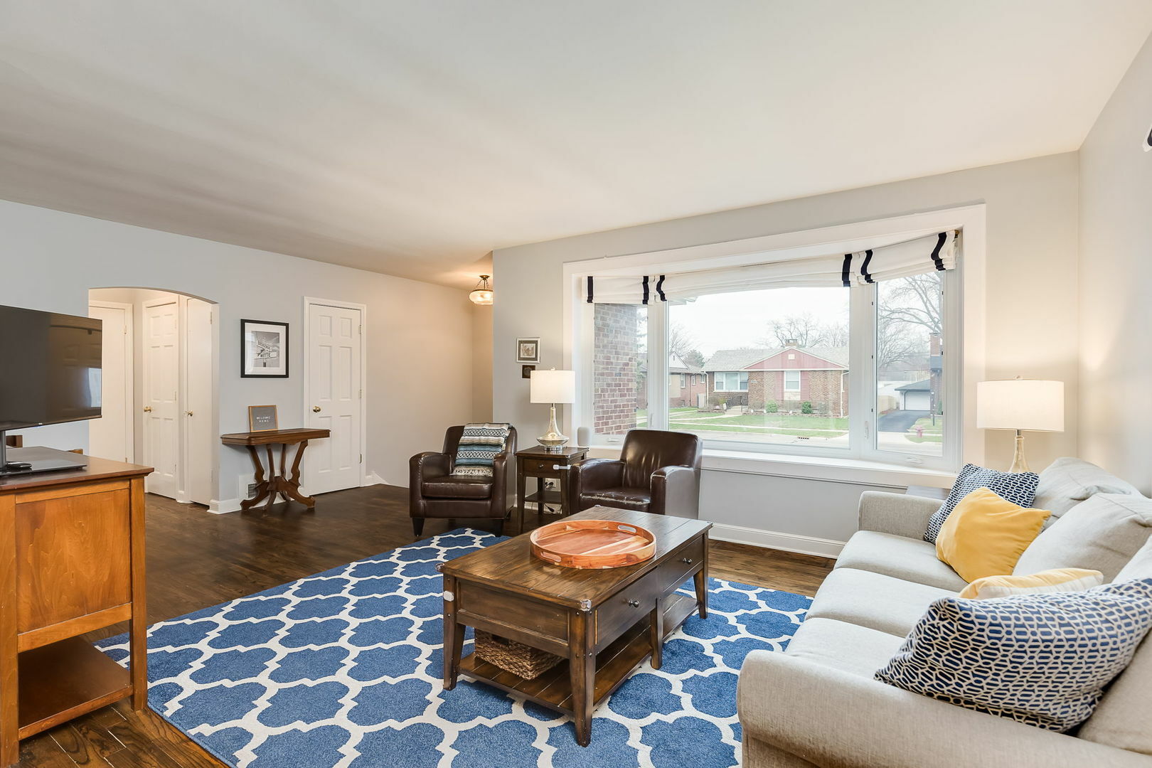 Property Photo: 2326 Stratford Avenue IL 60154