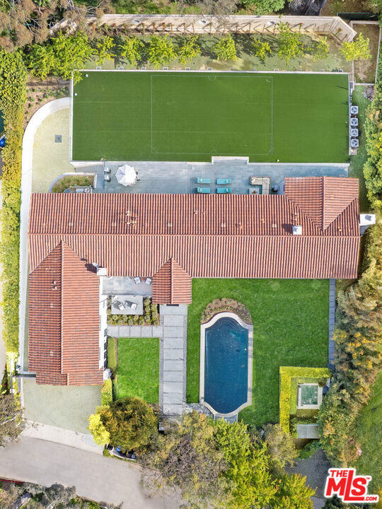 Property Photo:  10472 Revuelta Way  CA 90077 