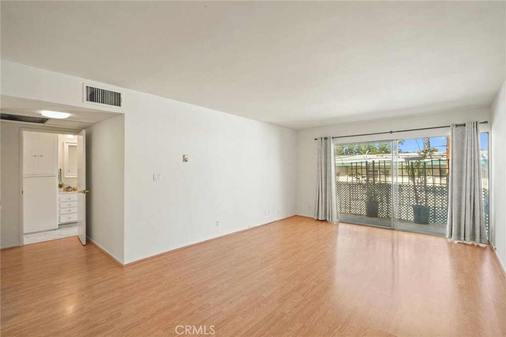 Property Photo: 10240 Camarillo Street 204 CA 91602