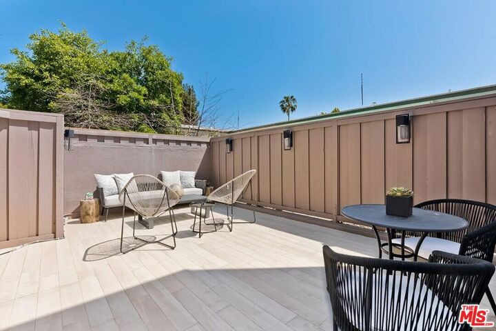 Property Photo:  1327 Havenhurst Drive 10  CA 90046 