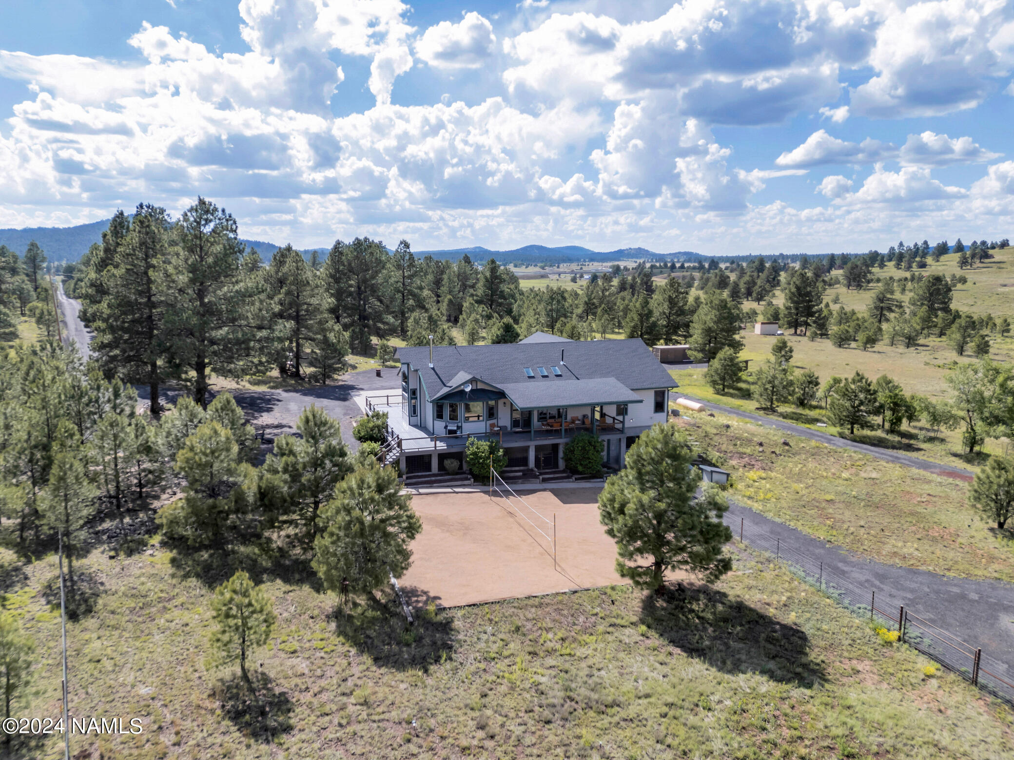 Property Photo: 8875 E Pittman Valley Road AZ 86046
