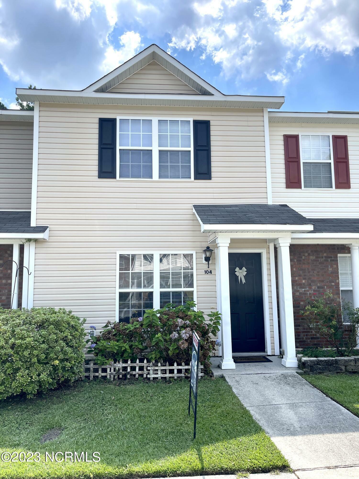 Property Photo:  104 Meadowbrook Lane  NC 28546 