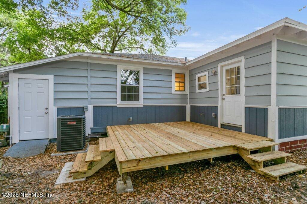 Property Photo: 1263 Macarthur Street FL 32205