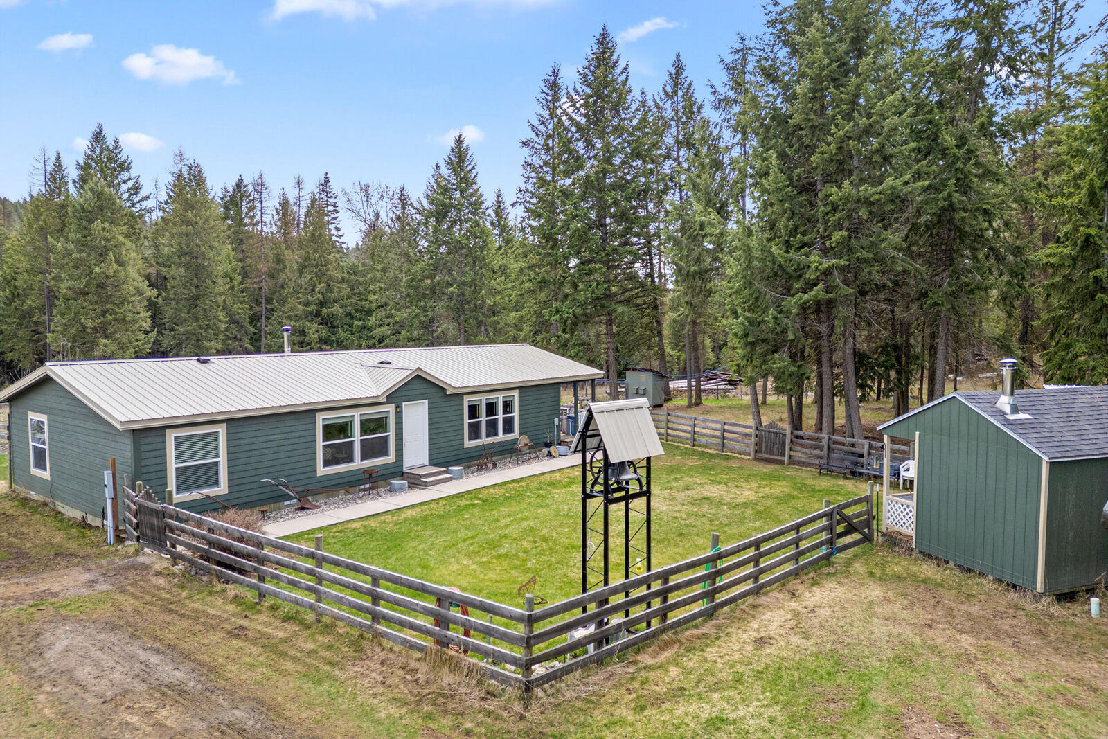 Property Photo:  755 Lindsay Rd  WA 99114 