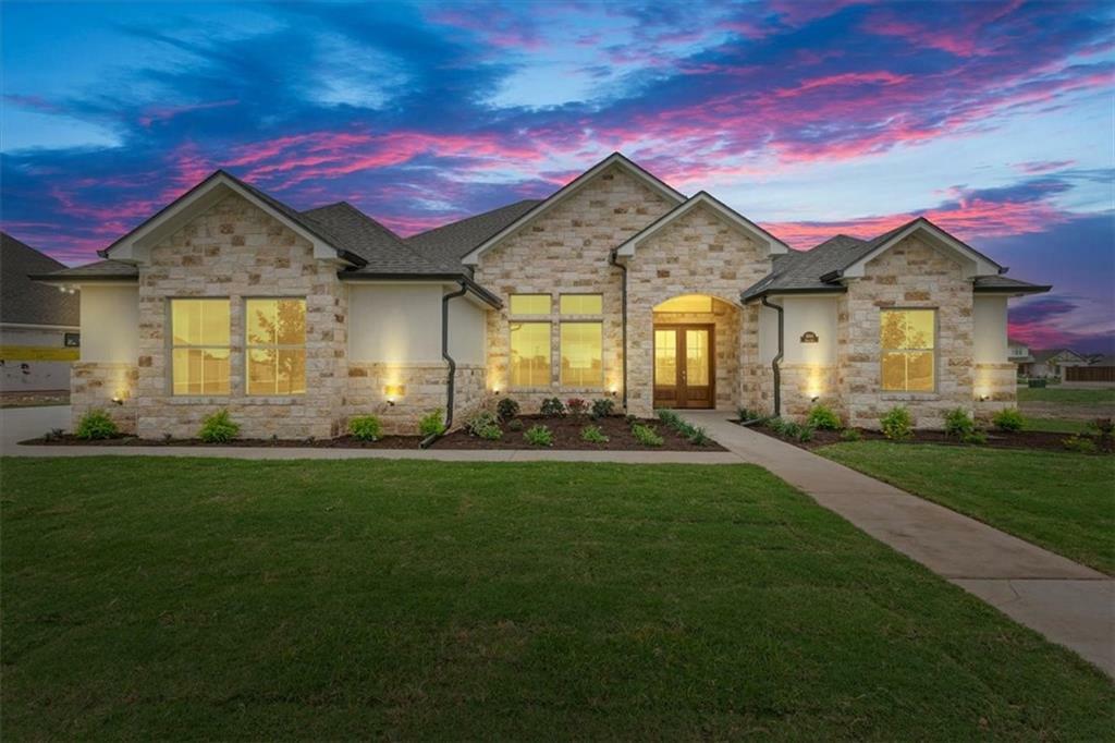 Property Photo: 1004 Roses Run TX 76657