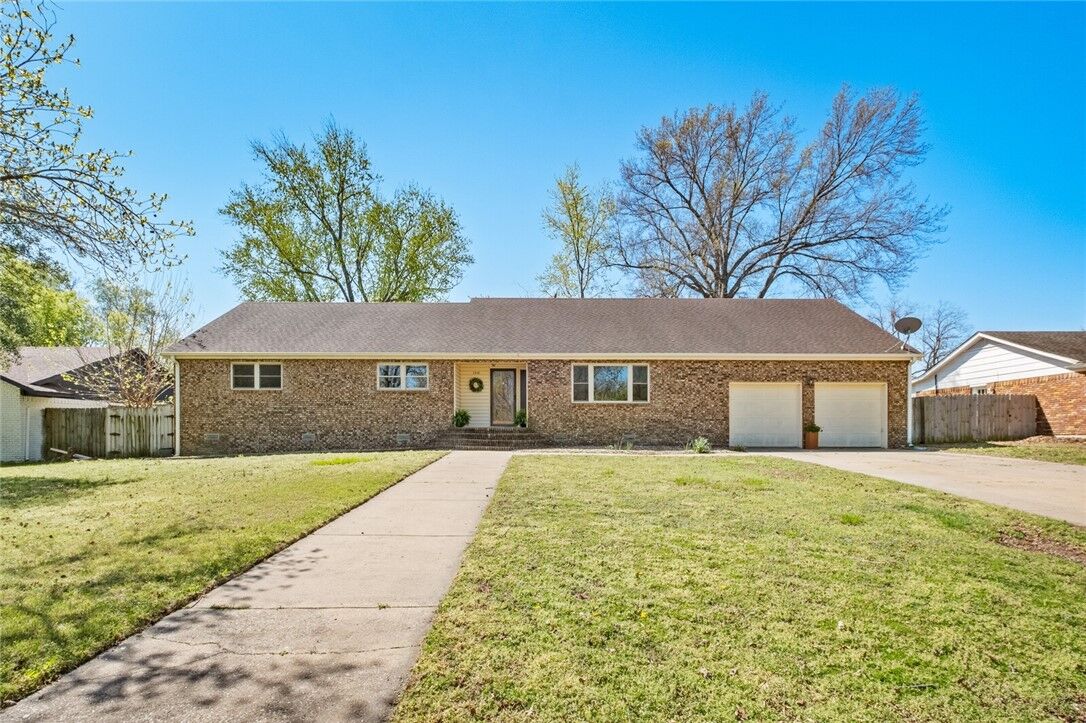 Property Photo:  1910 Jefferson Street  AR 72761 