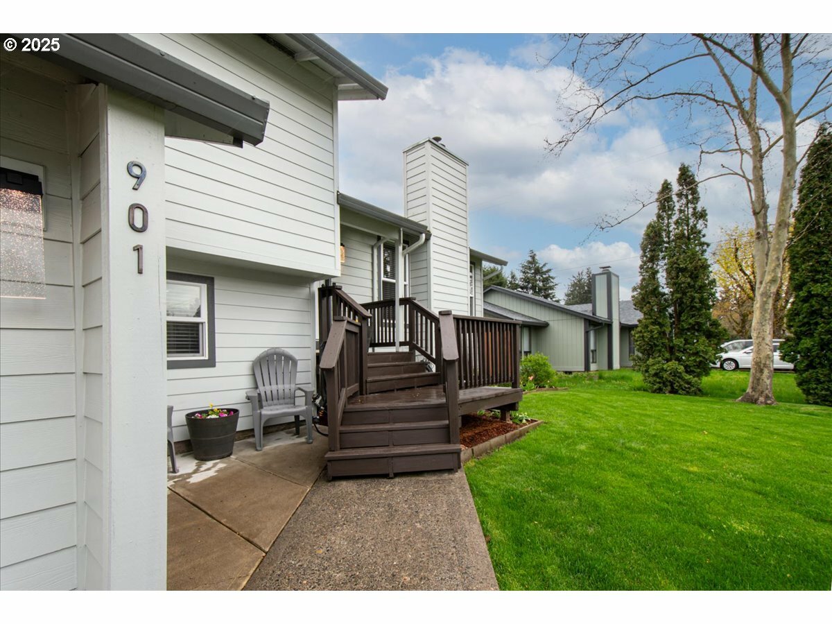 Property Photo: 901 SE Olympia Dr WA 98683