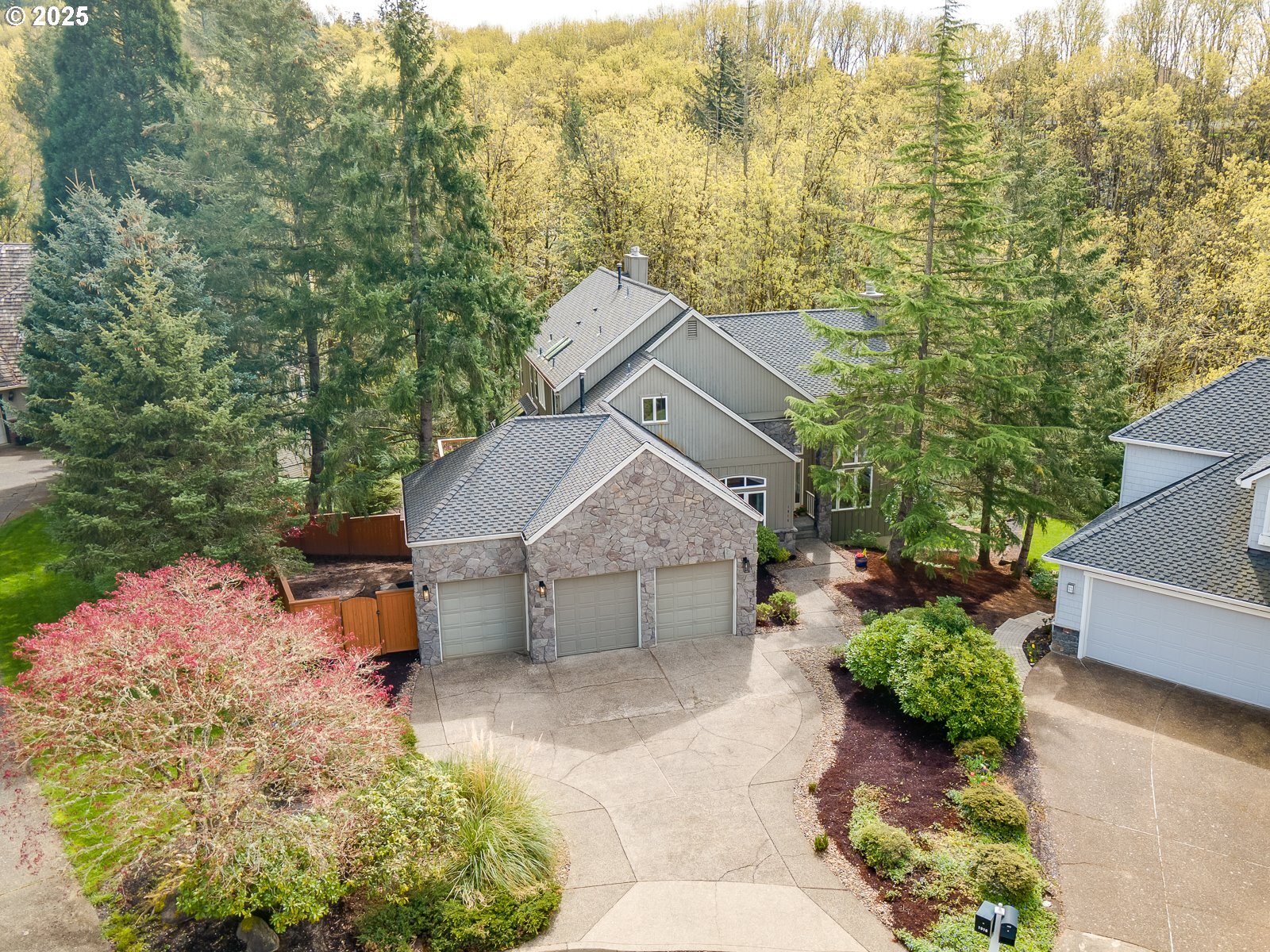 Property Photo:  1916 NW Runnymeade Ct  OR 97229 