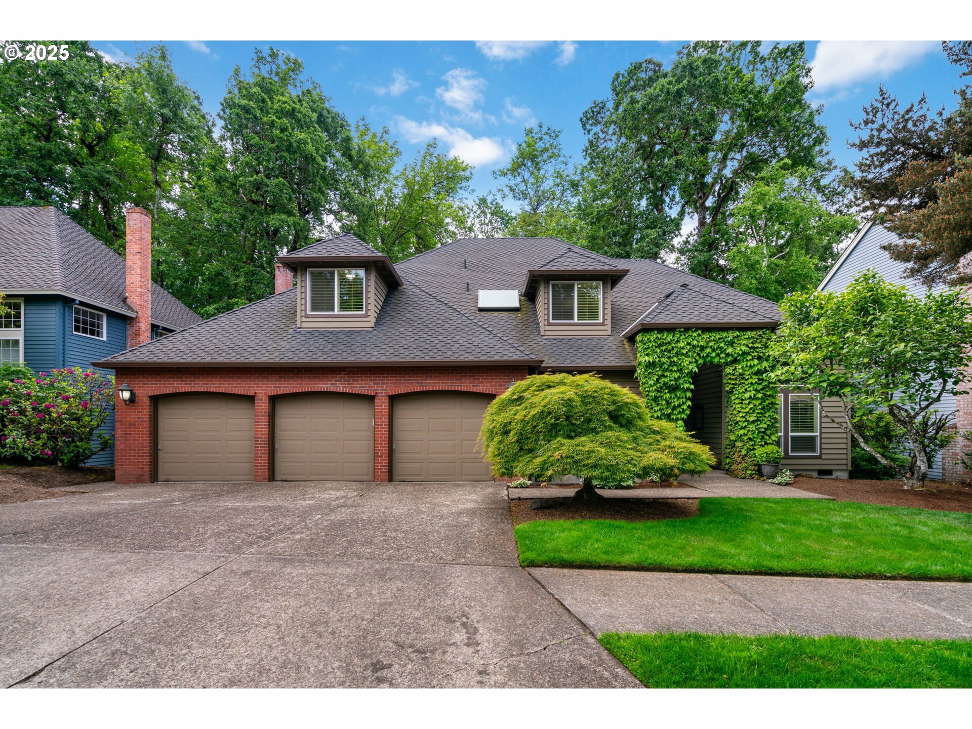 Property Photo: 5666 Grand Oaks Dr OR 97035