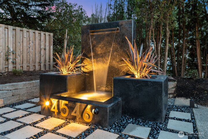 Property Photo:  4546 W Cramer Street A  WA 98199 