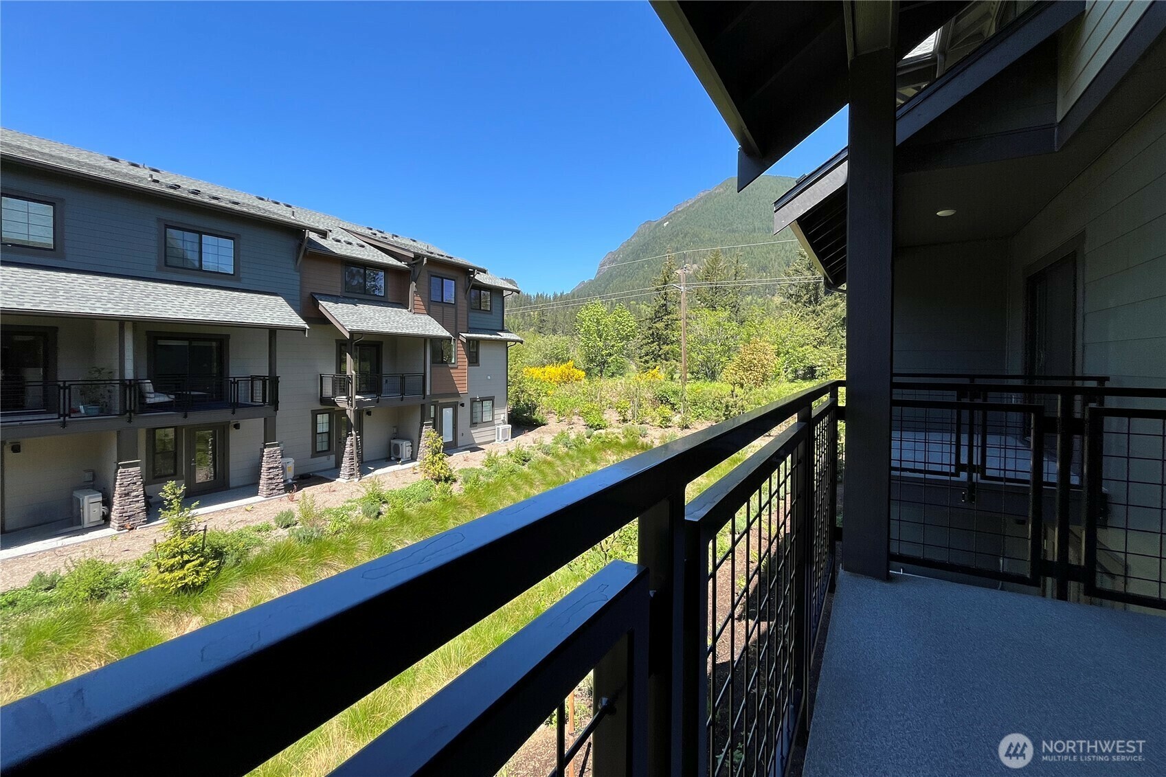 Property Photo: 1169 Shoreline Way SE 1504 WA 98045
