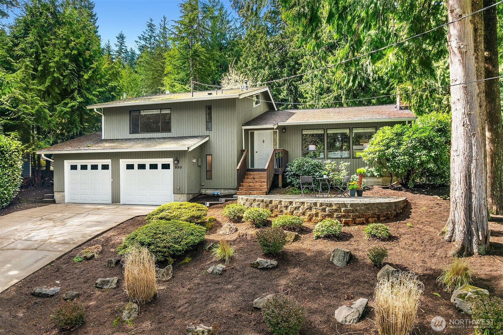 Property Photo: 990 Greenwood Boulevard SW WA 98027