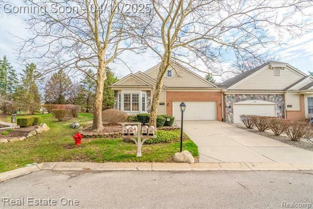 Property Photo: 39612 Greenbrier Court MI 48168