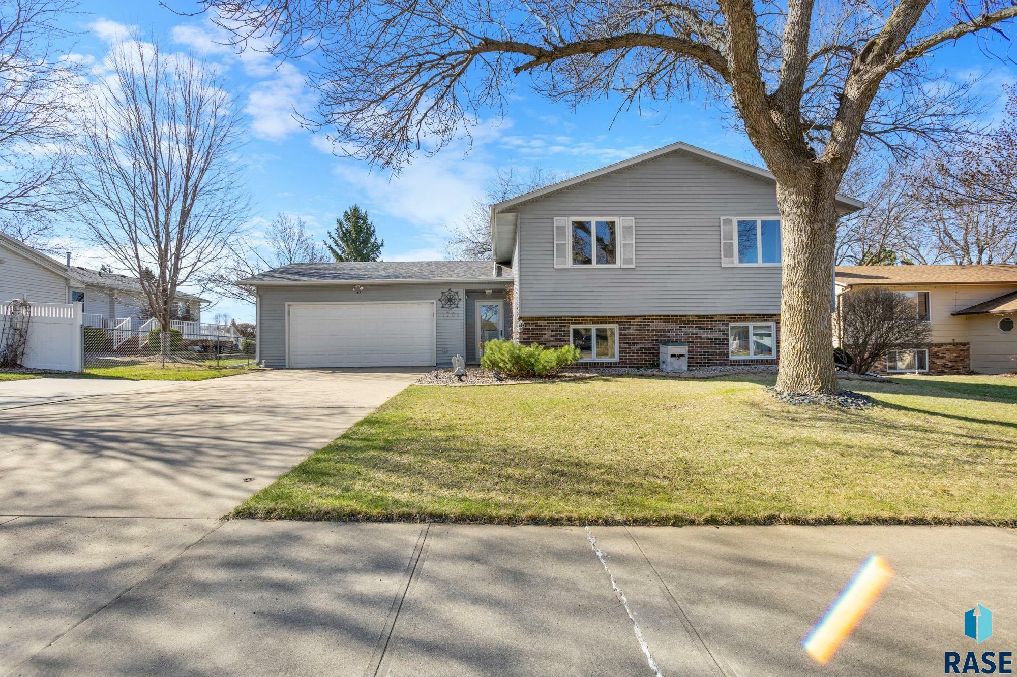 Property Photo:  1701 E 56th St  SD 57103 