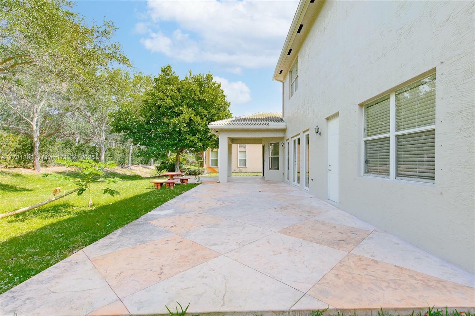 Property Photo: 4981 SW 173rd Ave FL 33029
