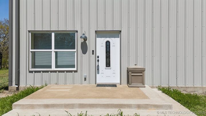 Property Photo:  16042 S 97th  OK 74066 