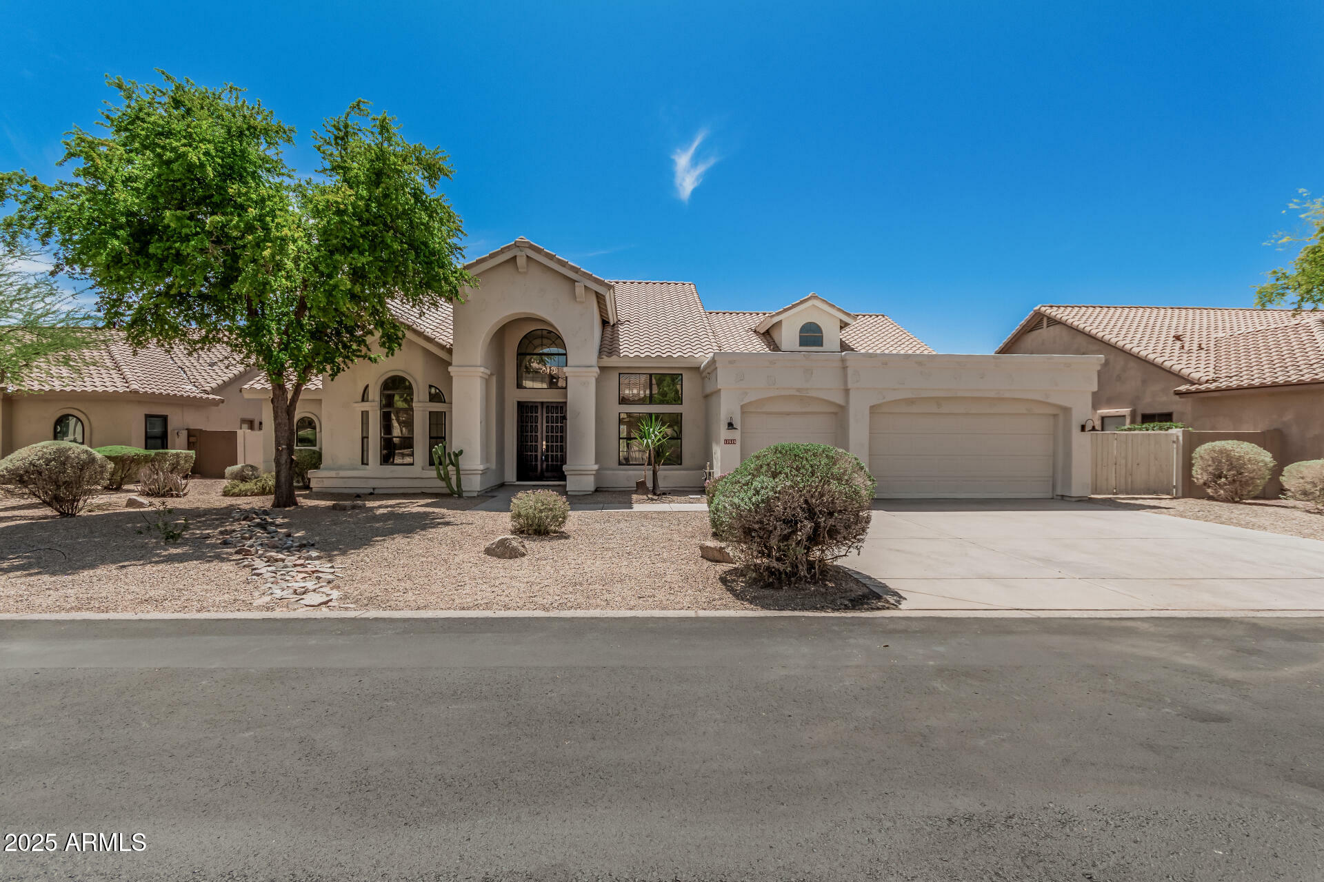 Property Photo: 12525 E Lupine Avenue AZ 85259