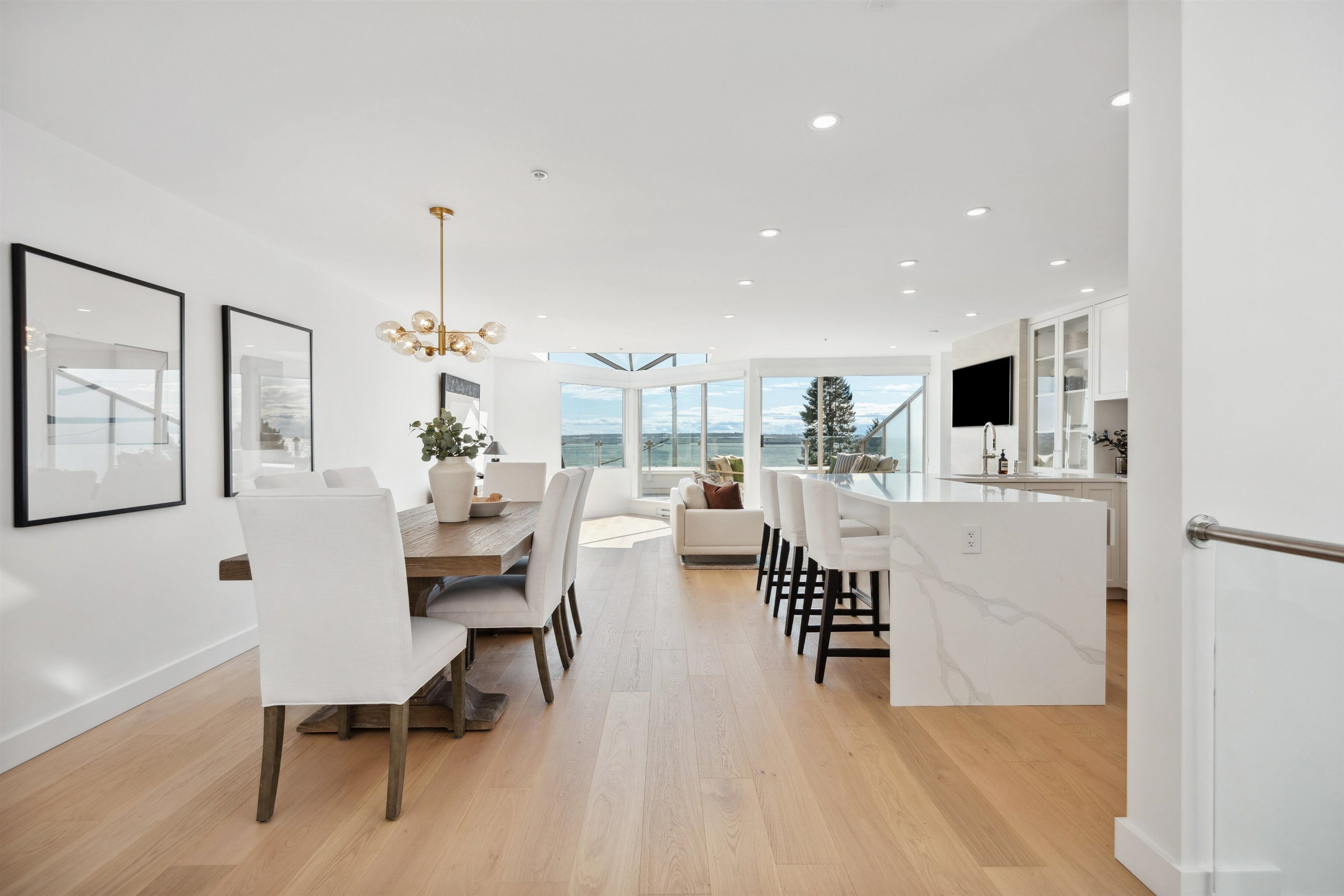 Property Photo: 2433 Bellevue Avenue 207 BC V7V 1E1