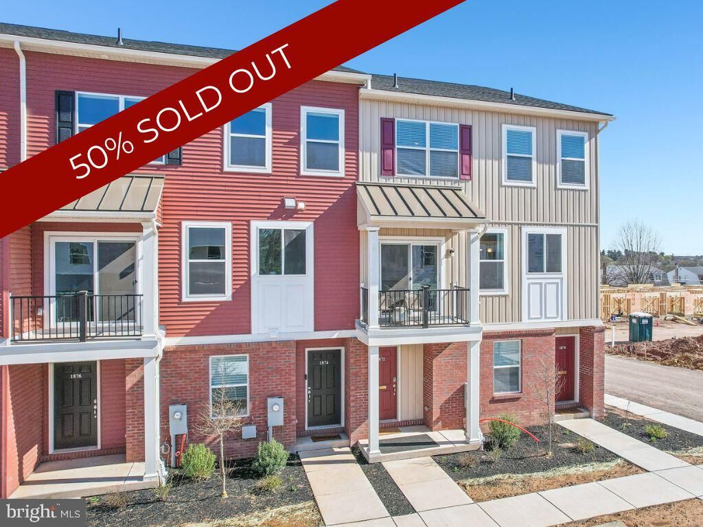 Property Photo: 1838 Arbor Place Drive 42S PA 19401