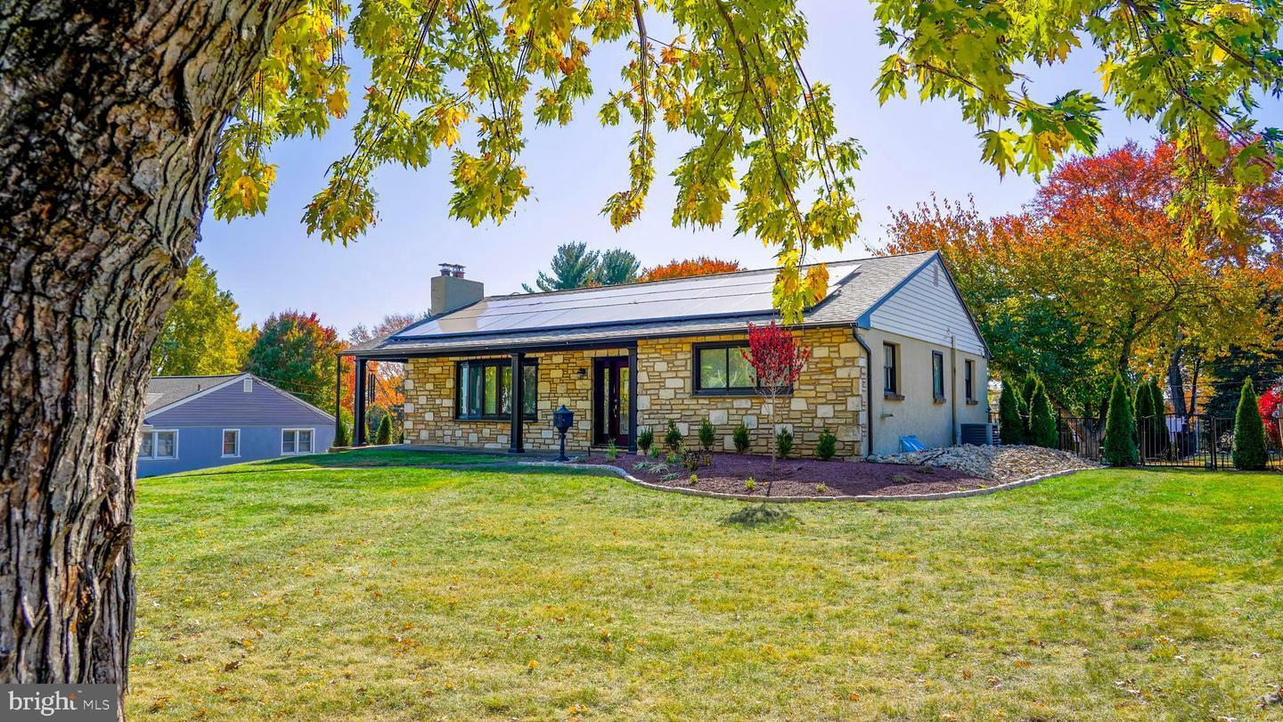 Property Photo: 770 Sweetbriar Drive PA 18974