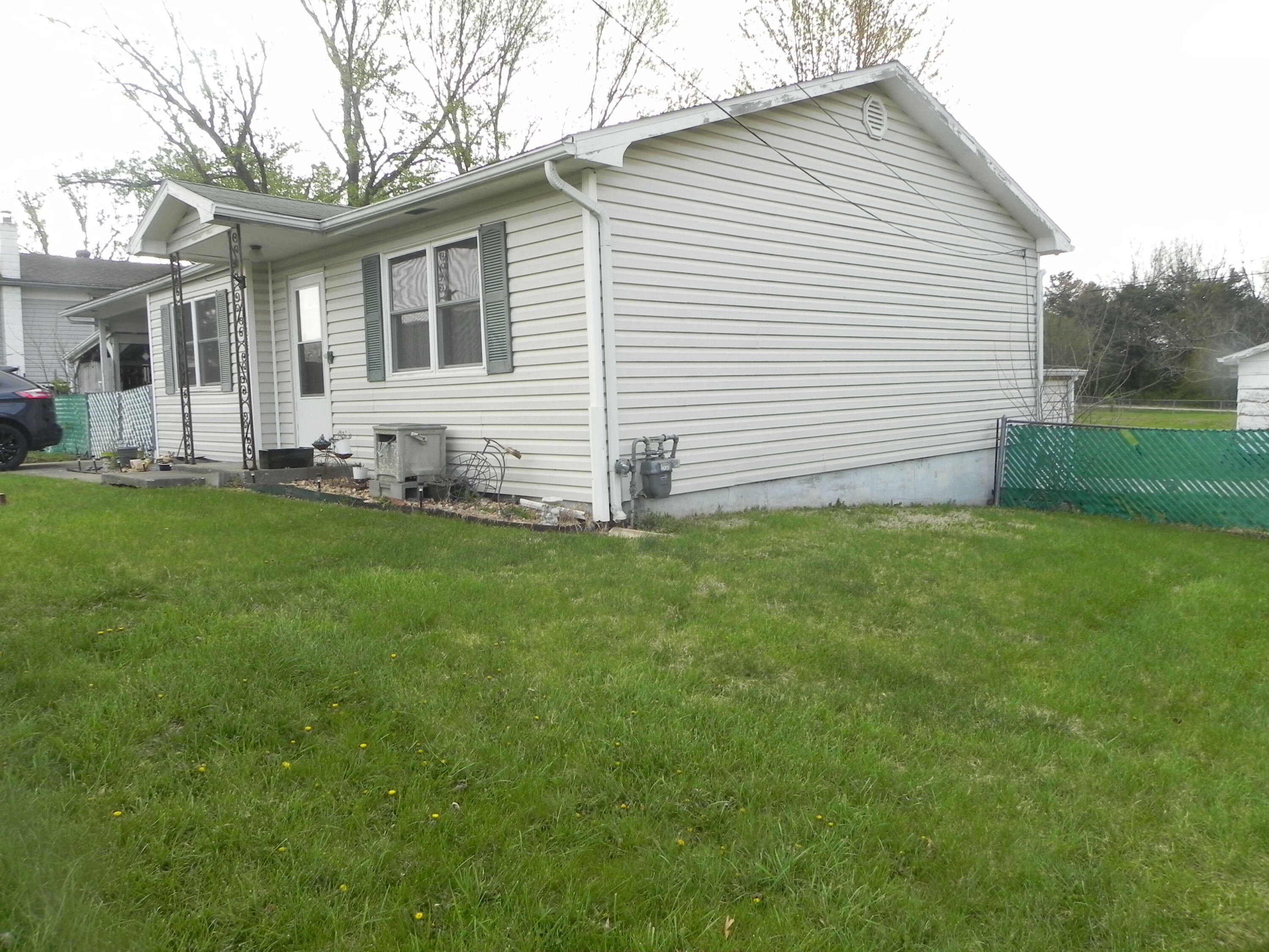 Property Photo: 1660 E Prathersville Rd MO 65202